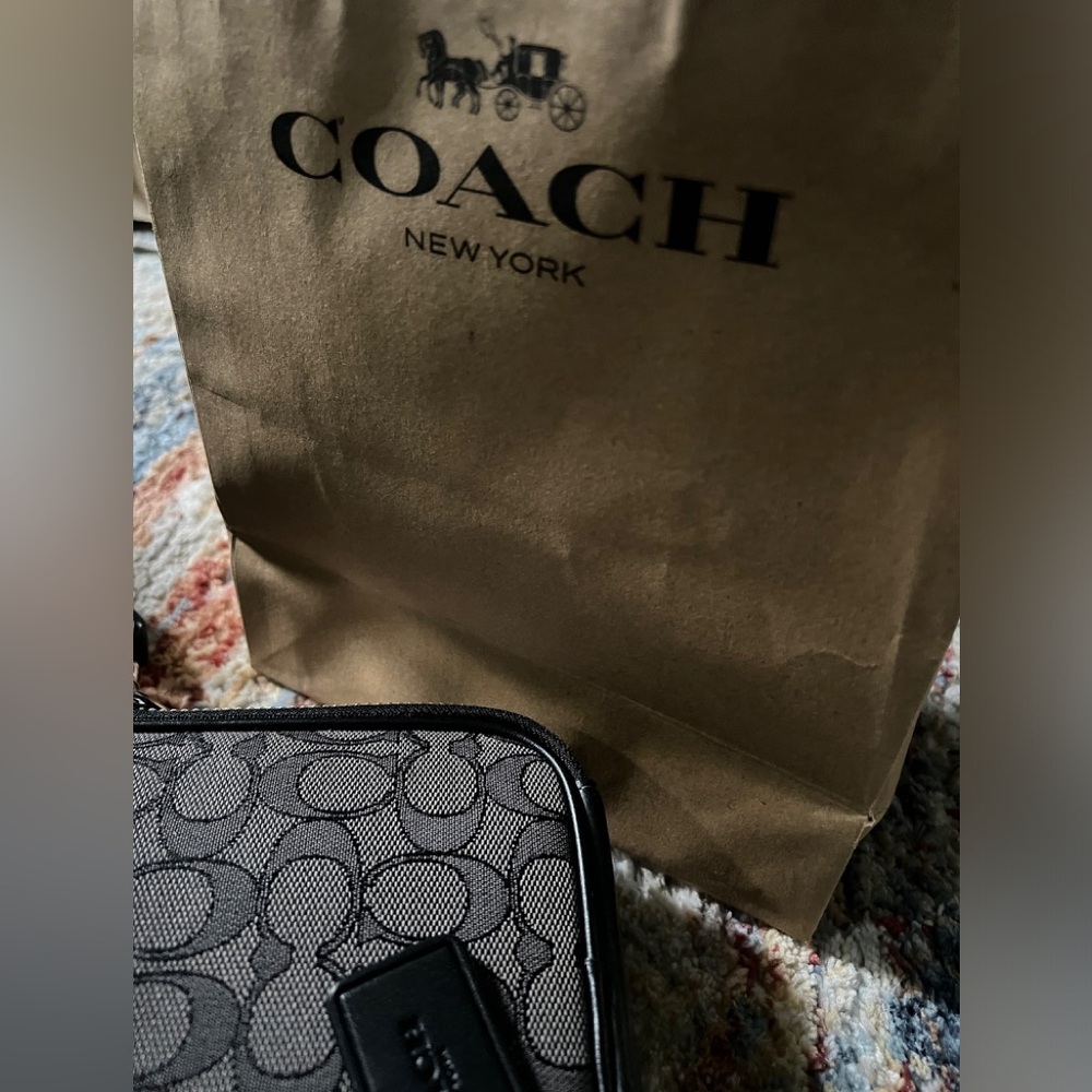 Coach crossbody bag retail 250+ brand new with bag ‼️